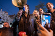 Todo al colorado: Javier Milei abandona la campaña bonaerense y delega en Santilli