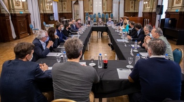Kicillof se reunió con los intendentes de la Primera Sección electoral