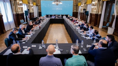 Kicillof encabezó una nueva reunión con intendentes
