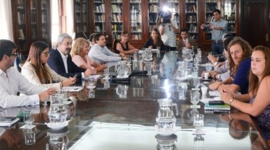 Vidal recibe a los gremios estatales para reabrir la negociación salarial