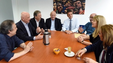 Massa muestra su mesa ampliada para un frente de centroizquierda