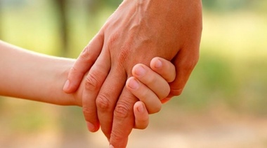 Más de 600 niños y niñas esperan ser adoptados
