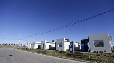 Kicillof avanza en la entrega de viviendas