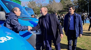 Insaurralde y Wado de Pedro entregaron 100 móviles