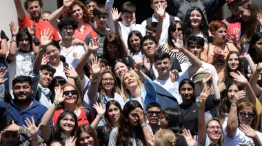 Magario encabezó la entrega de premios de “Voces Adolescentes”