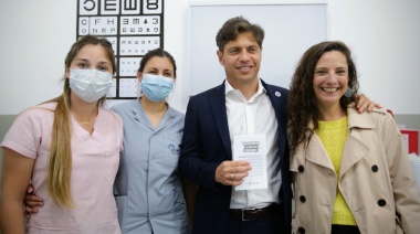 Kicillof alienta la vacunación aplicándose la quinta dosis