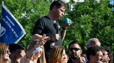 Kicillof lleva sus mateadas a la playa