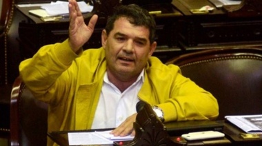 González cruzó a Olmedo y lamentó "que en democracia tengamos éstos representantes"