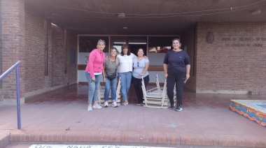 Chaves recibió mobiliario para sus escuelas