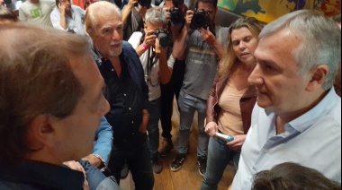En modo campaña, Gerardo Morales desembarcó en La Plata