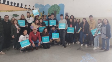 Conectar Igualdad Bonaerense: Santillán entregó 100 notebooks
