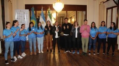 Presentaron la nueva indumentaria del seleccionado de fútbol femenino