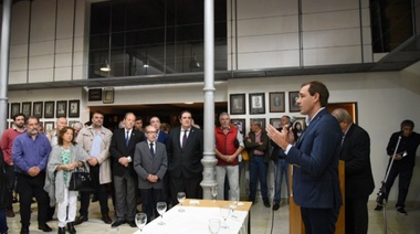 Garro oficializó el Bono para municipales y cooperativistas