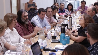Unos movilizan y otros analizan: La paritaria docente copa la agenda