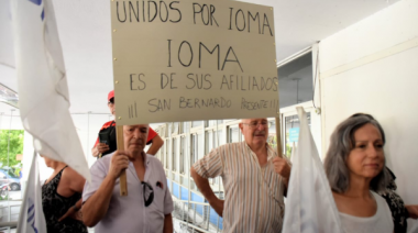 El conflicto de IOMA suma otro capítulo: Los afiliados exigen la renuncia de Giles