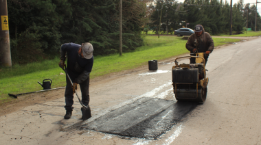Con el foco en la fluidez vehicular, Alak extiende el plan de bacheo