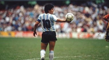 Insólito: Adorni ninguneó a Maradona como “argentino que aportó a la grandeza del país”