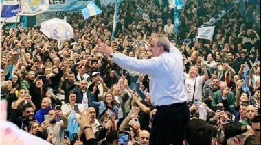 Con críticas a Kicillof, Moreno desembarca en La Plata y avanza en su armado