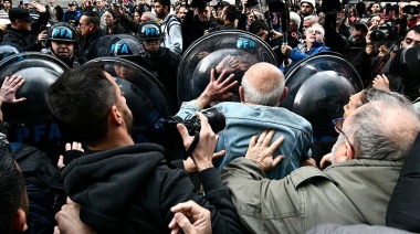 Veto a la Movilidad Jubilatoria: Reprimieron con gas pimienta a los manifestantes