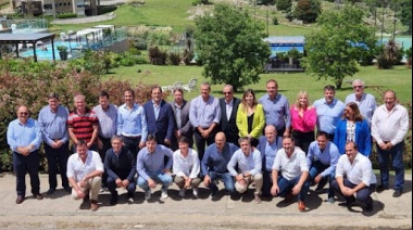 De cara a la elección interna, el Foro de Intendentes de la UCR volvió a marcar su postura