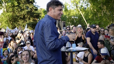 ¿Modo campaña?: Kicillof reactiva las mateadas con vecinos