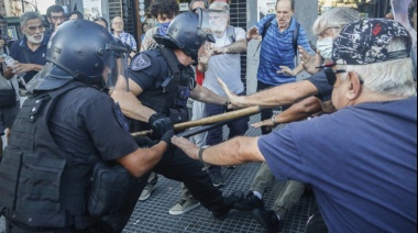Bullrich aplicó el Derecho de Admisión a 26 hinchas que se manifestaron en defensa de los jubilados