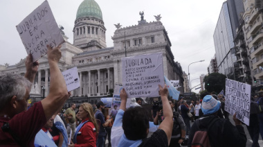 Los jubilados vuelven a la plaza a reclamar contra el ajuste de Milei