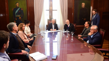 Alak y la UNLP firman un convenio para sumar médicos a los CAPS de La Plata