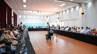 Kicillof junto a productores y comerciantes, llamó a “llenar las urnas de votos para defender la Provincia”