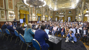 Kicillof afronta su frente interno y mira con desconfianza el juego de La Cámpora