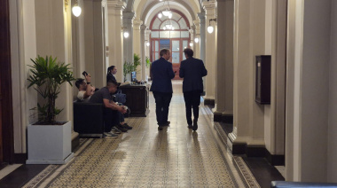 Kicillof tomó el bastón y metió cambio de jugadores para conseguir su Ley de Financiamiento