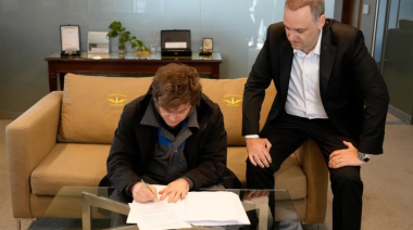 Milei acelera: Firmó la reforma laboral y la envió al Congreso para extraordinarias