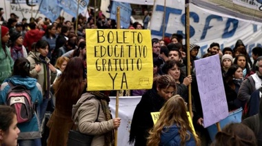 Estudiantes marchan a Gobernación por el Boleto Estudiantil