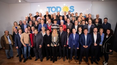 Kicillof recibió a intendentes y marcó los puntos de la campaña