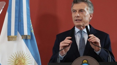 Macri oficializó el bono para estatales y Vidal no da señales