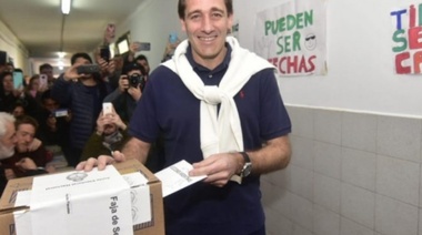 Garro votó y denunció "robo y rotura de boletas"