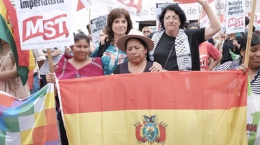 Fuerte movilización a la embajada de Bolivia contra el Golpe de Estado