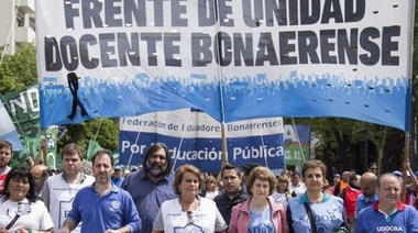 Los docentes piden un encuentro con Kicillof antes de fin de año