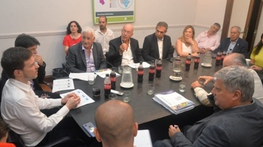 A semanas del comienzo de clases, evalúan una canasta escolar