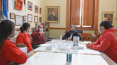 La Cruz Roja Chivilcoy donó al municipio diez termómetros láser