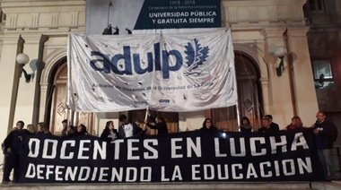 Los universitarios reclamaron por Presupuesto en las calles de La Plata
