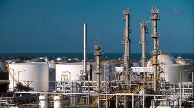 Conflicto salarial lleva a un paro en las refinerías
