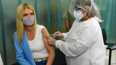 Verónica Magario recibió la primera dosis de la vacuna contra el Covid-19