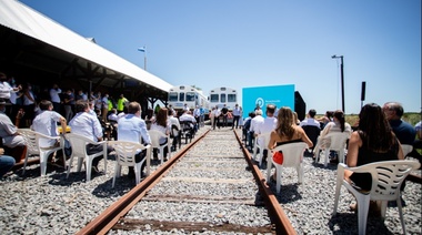 Inauguraron el retorno del tren de pasajeros que llega hasta Pinamar