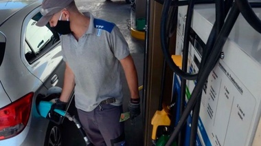 Postergan hasta mediados de marzo la suba de los combustibles