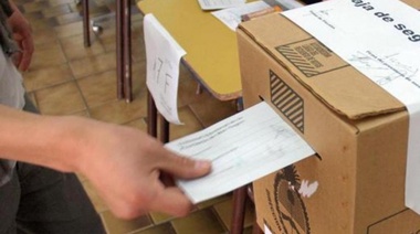 Oficialismo y oposición enfrentados por la realización de las PASO