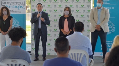 El municipio entregó escrituras de viviendas a nuevas familias