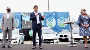 Kicillof entregó 20 patrulleros y 15 motos en Ituzaingó
