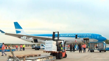 Sputnik V: Arribó el avión de Aerolíneas Argentinas con 500 mil dosis