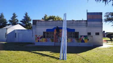 Se construye el nuevo techo del Salón Comunitario de barrio San Cayetano